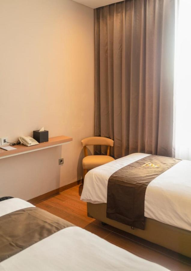 Zenith Premiere Hotel Baubau المظهر الخارجي الصورة